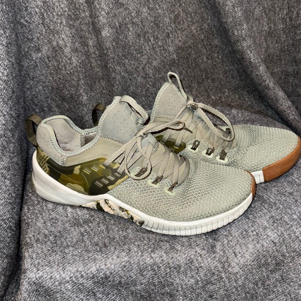 Size 10 Men’s - Nike Free Metcon Dark Stucco